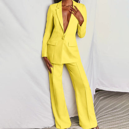 Gelber Damenblazer mit passender Hose, elegantes Set, modische Damenbekleidung.