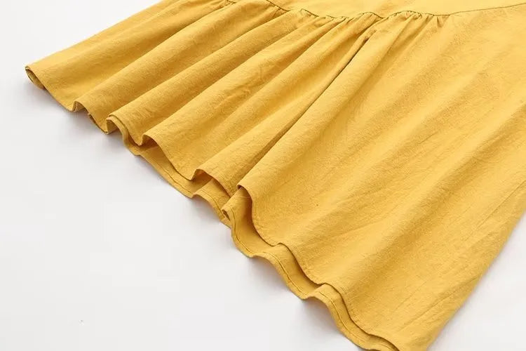 Gelber Baumwollrock mit Rüschen, Damenmode, Sommerkleidung, knielang, elegant, modisch.
