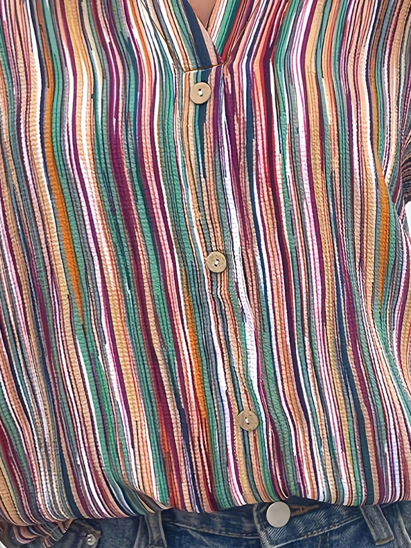 Bunte gestreifte Bluse aus Baumwolle mit Knopfleiste, modisch, Damenbekleidung.