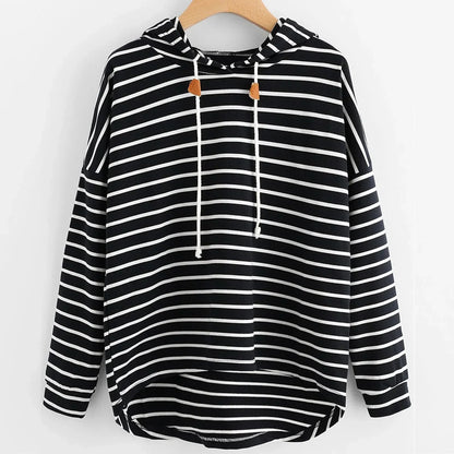 Schwarz-weiß gestreiftes Kapuzenpullover aus Baumwolle mit Kordelzug, lässiger Stil.