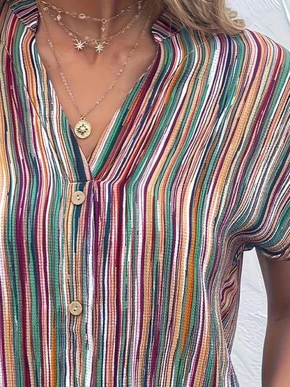 Bunte gestreifte Bluse mit V-Ausschnitt und Knöpfen, Damenmode, lässig, Sommerkleidung.