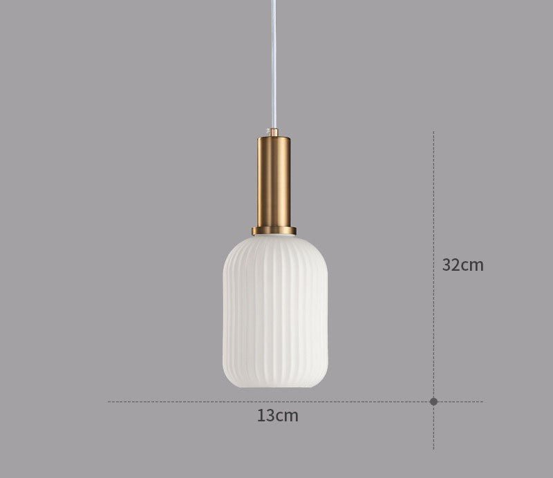 Weiße Glas-Hängelampe, dänisches Design, 32cm, Messingakzent, moderne Beleuchtung.