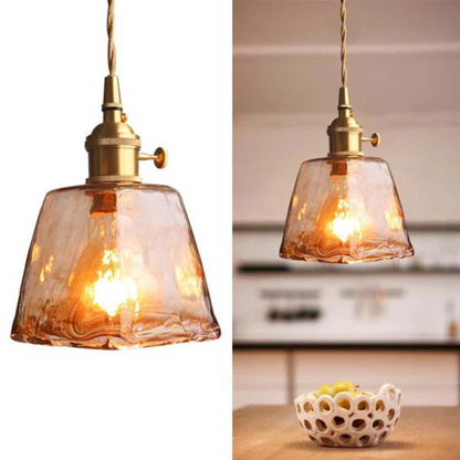 Vintage Pendelleuchte aus Glas, bernsteinfarben, mit Messingfassung, ideal für Esszimmerbeleuchtung.