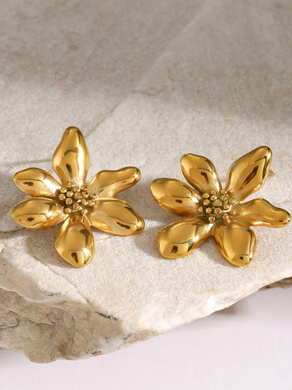 Goldene Blumen-Ohrringe auf Stein, eleganter Schmuck, modische Accessoires, glänzend, Damen.