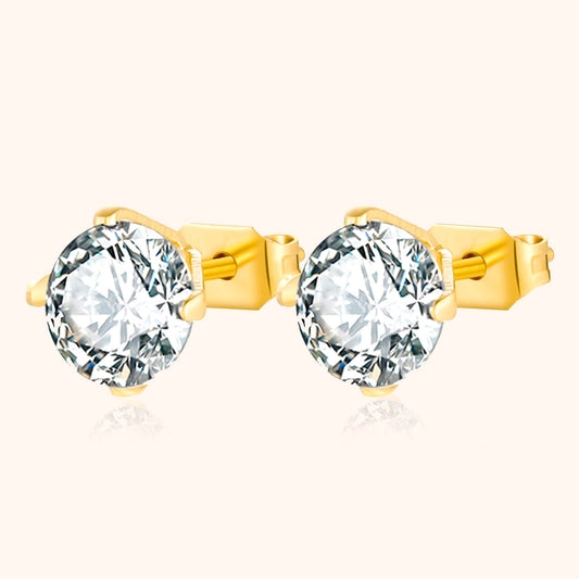 Goldene Ohrstecker mit klaren Zirkonia-Steinen, eleganter Schmuck, glänzend und stilvoll.