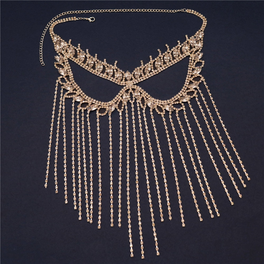 Goldene Strass-Halskette mit Fransen, elegantes Schmuckdesign, festliche Accessoires.
