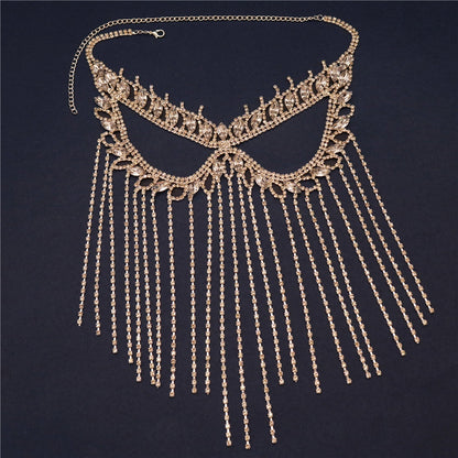 Goldene Strass-Halskette mit Fransen, elegantes Schmuckdesign, festliche Accessoires.