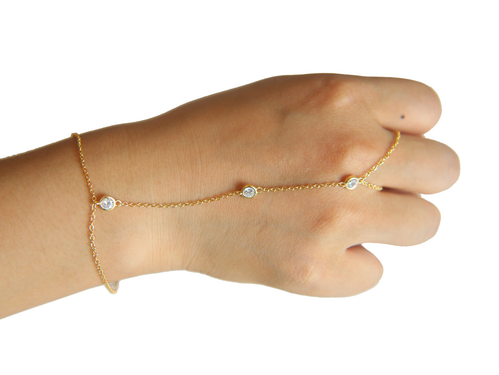 Goldene 925er Silber Handkette mit Ring, Damen Schmuck, Zirkonia, elegantes Design.