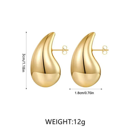 Goldene Ohrringe, tropfenförmig, 3cm x 1.8cm, 12g, modisch, elegant, Schmuckaccessoire.