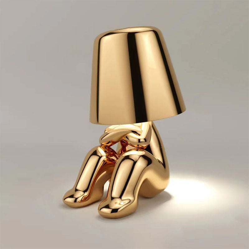 Goldene Tischlampe in menschlicher Form, modernes Design, dekorative Beleuchtung, Wohnzimmer.