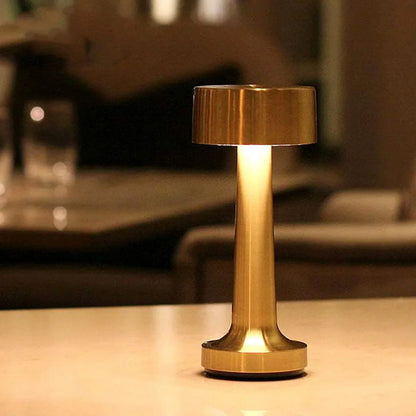 Goldene LED-Tischlampe, modern, Metall, dimmbar, für Wohnzimmer oder Büro, stilvolles Design.
