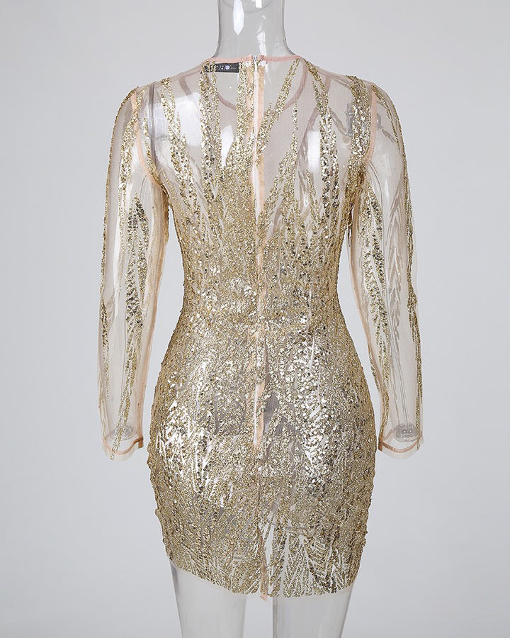 Goldenes Paillettenkleid, transparent, langärmelig, figurbetont, elegantes Abendmode-Design.