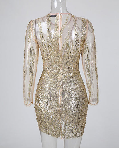 Goldenes Paillettenkleid, transparent, langärmelig, figurbetont, elegantes Abendmode-Design.