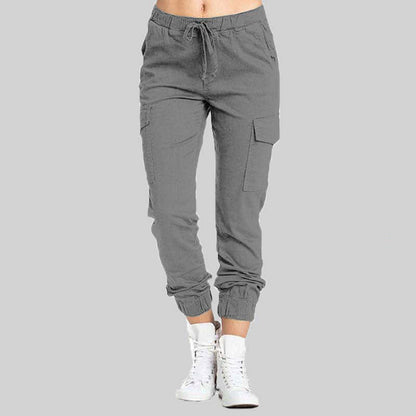 Graue Damen-Cargohose mit Taschen, elastischem Bund und Kordelzug, ideal für Freizeitkleidung.