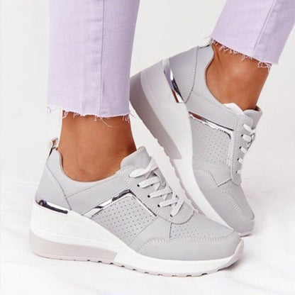 Damen Sneaker Keilabsatz grau, bequem, modisch, perforiertes Design, ideal für Alltag.