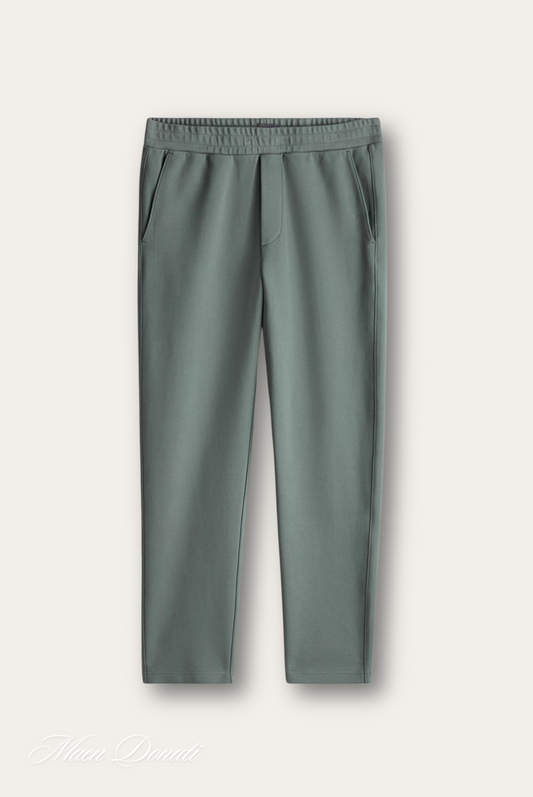 Graue Jogginghose aus Baumwolle, elastischer Bund, seitliche Taschen, bequeme Sportbekleidung.