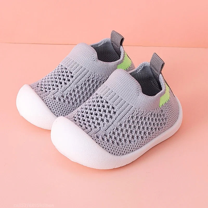 Graue Kinder-Sneaker, atmungsaktiv, rutschfest, weiche Sohle, für Jungen und Mädchen.