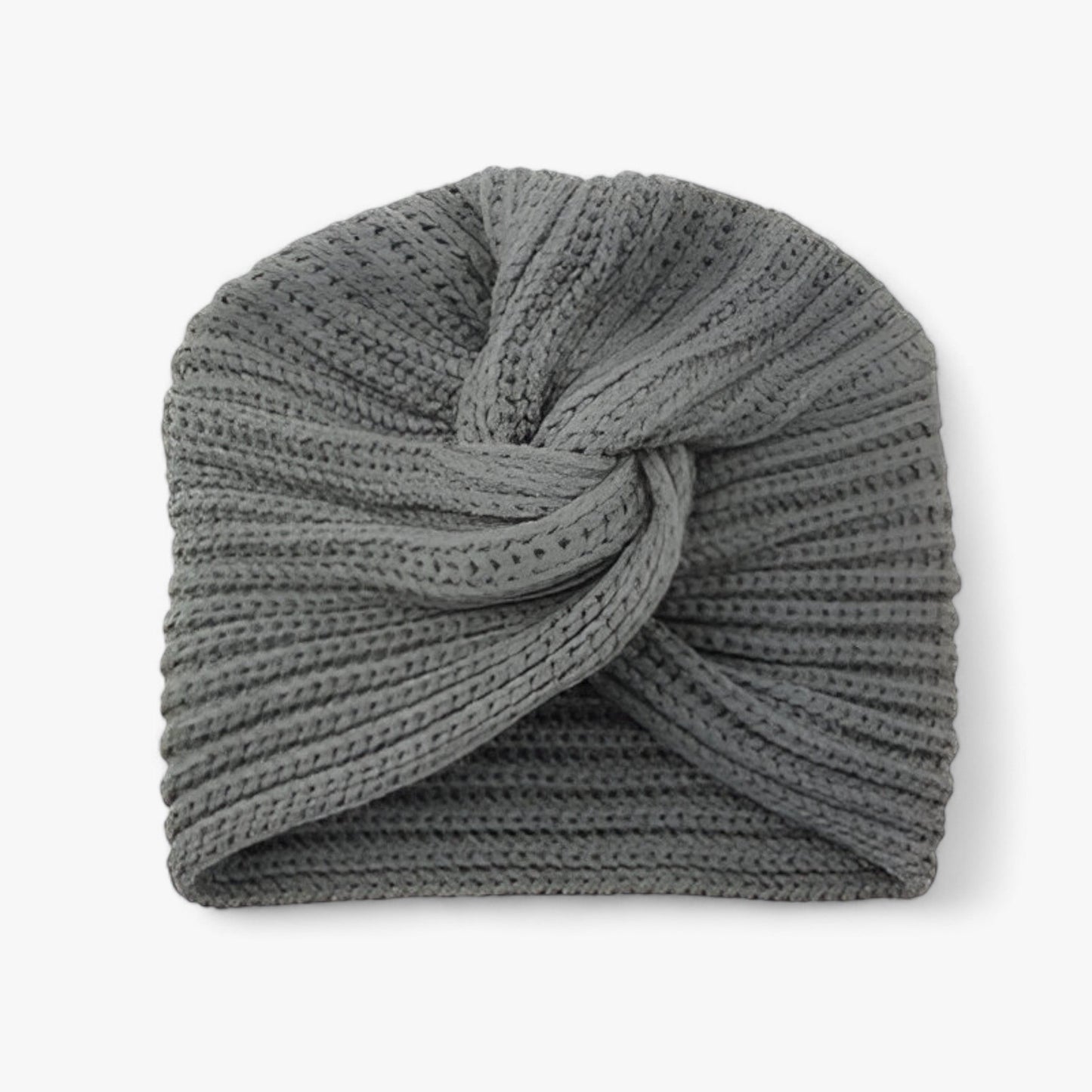 Graue Strickmütze aus Wolle, modisches Accessoire, warm und stilvoll für den Winter.
