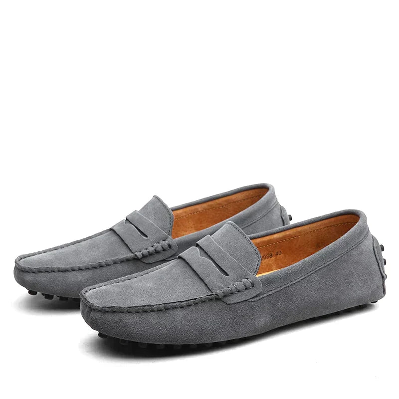 Graue Wildleder-Loafer für Herren, rutschfeste Sohle, elegantes Design, bequem und stilvoll.