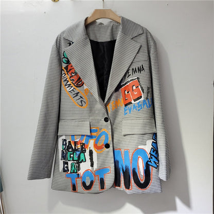 Graues Karoblazer mit buntem Graffiti-Design, Herrenmode, Streetwear, Baumwolle.