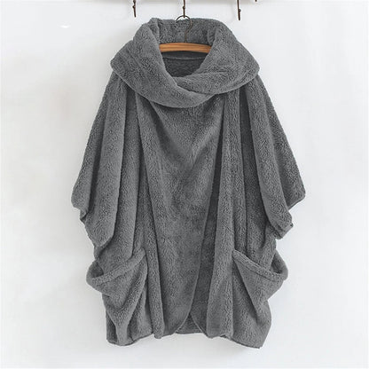 Grauer Fleece-Poncho mit Kapuze, kuschelig, warm, ideal für Herbst und Winter, Unisex-Design.