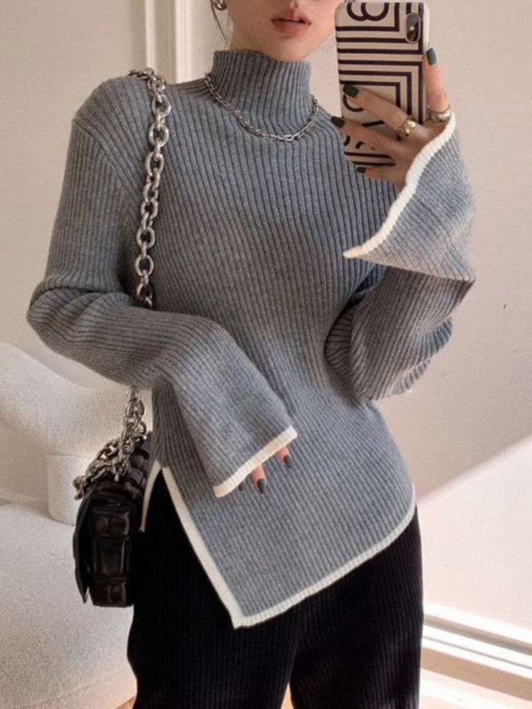Grauer Strickpullover Damen, Rollkragen, asymmetrisch, modisch, Herbstmode, Kettendetail.