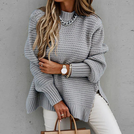 Damen Strickpullover grau, modisch, bequem, Herbstmode, lässig, eleganter Stil, Kettenhalskette.