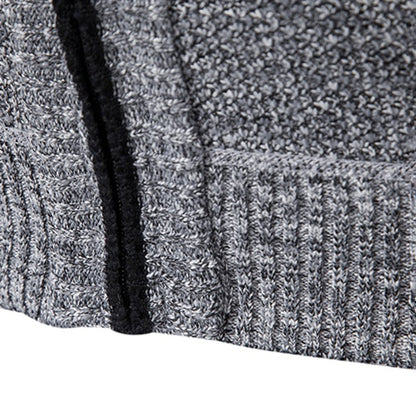 Grauer Strickpullover mit Reißverschluss, weiches Material, modisches Design, Herrenmode.