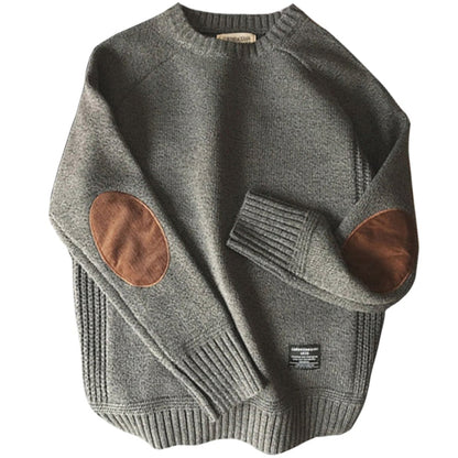 Grauer Strickpullover mit braunen Ellbogen-Patches, Herrenmode, Winterkleidung, Baumwolle.