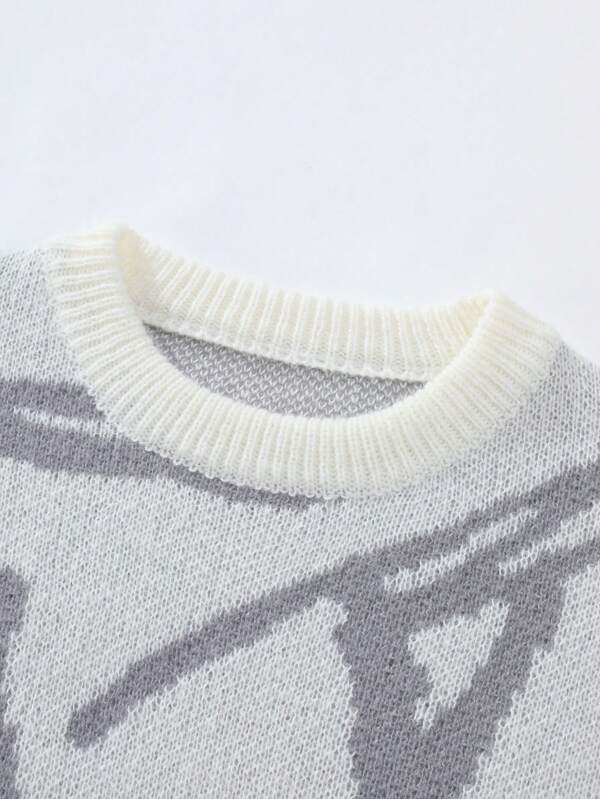 Grauer Strickpullover mit weißem Rundhalsausschnitt, weiches Material, modisches Design.