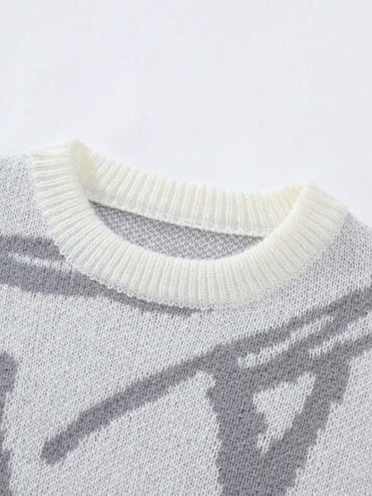 Grauer Strickpullover mit weißem Rundhalsausschnitt, weiches Material, modisches Design.