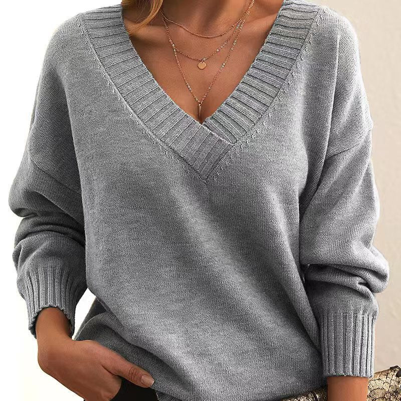 Damenpullover V-Ausschnitt grau, Strick, lässig, Herbstmode, weiches Material, elegantes Design.