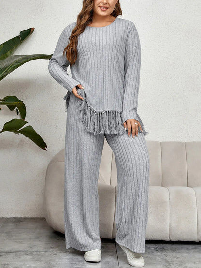 Damen grauer Strick-Zweiteiler mit Fransen, bequemes Lounge-Set, langärmelig, modisch.