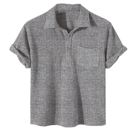 Graues Herren-Poloshirt aus Baumwolle, kurzärmelig, geripptes Design, klassischer Kragen.
