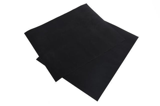 Schwarze Grillmatte 2er-Set, hitzebeständig, antihaftbeschichtet, ideal zum Grillen und Backen.
