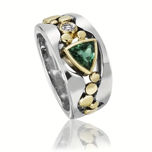 Silberring mit grünem Edelstein, goldenen Akzenten und Diamant, elegantes Schmuckdesign