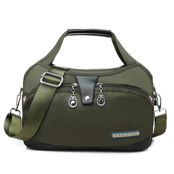 Olivgrüne Damenhandtasche mit Schulterriemen, Reißverschlüssen und modischem Design.