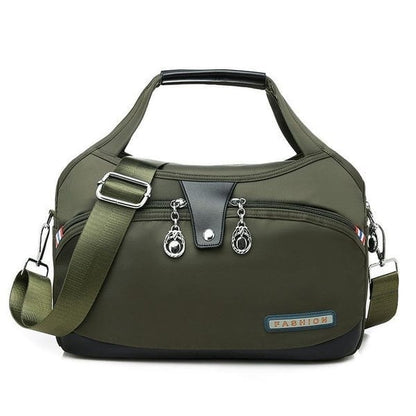 Olivgrüne Damenhandtasche mit Schulterriemen, Reißverschlüssen und modischem Design.