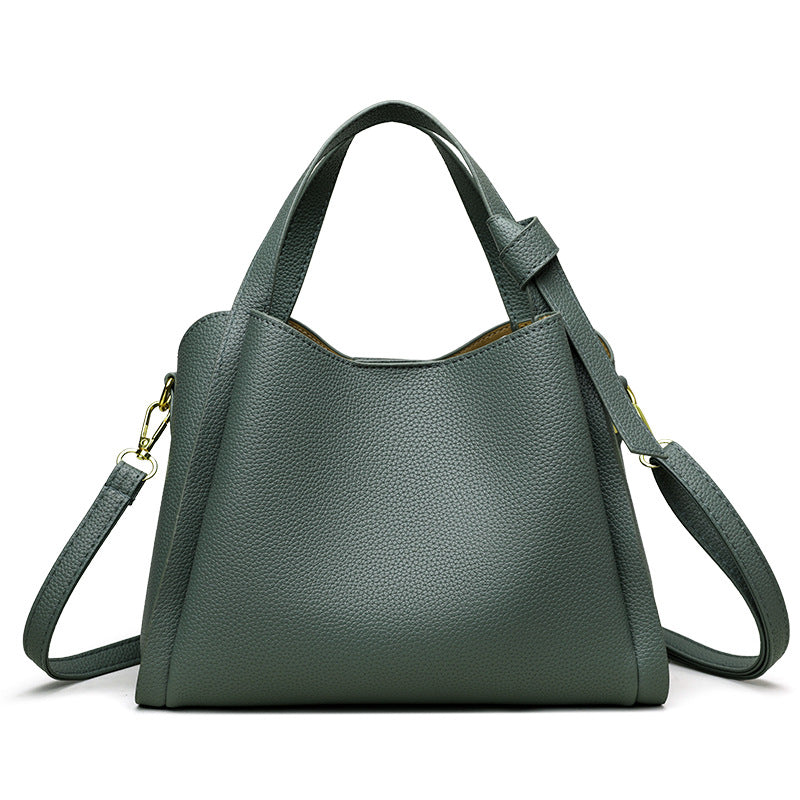 Grüne Lederhandtasche mit Schulterriemen, elegantes Design, Damenmode-Accessoire.