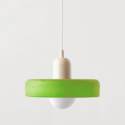 Grüne Pendelleuchte aus Glas, modernes Design, minimalistisch, für Wohnzimmer oder Esszimmer.