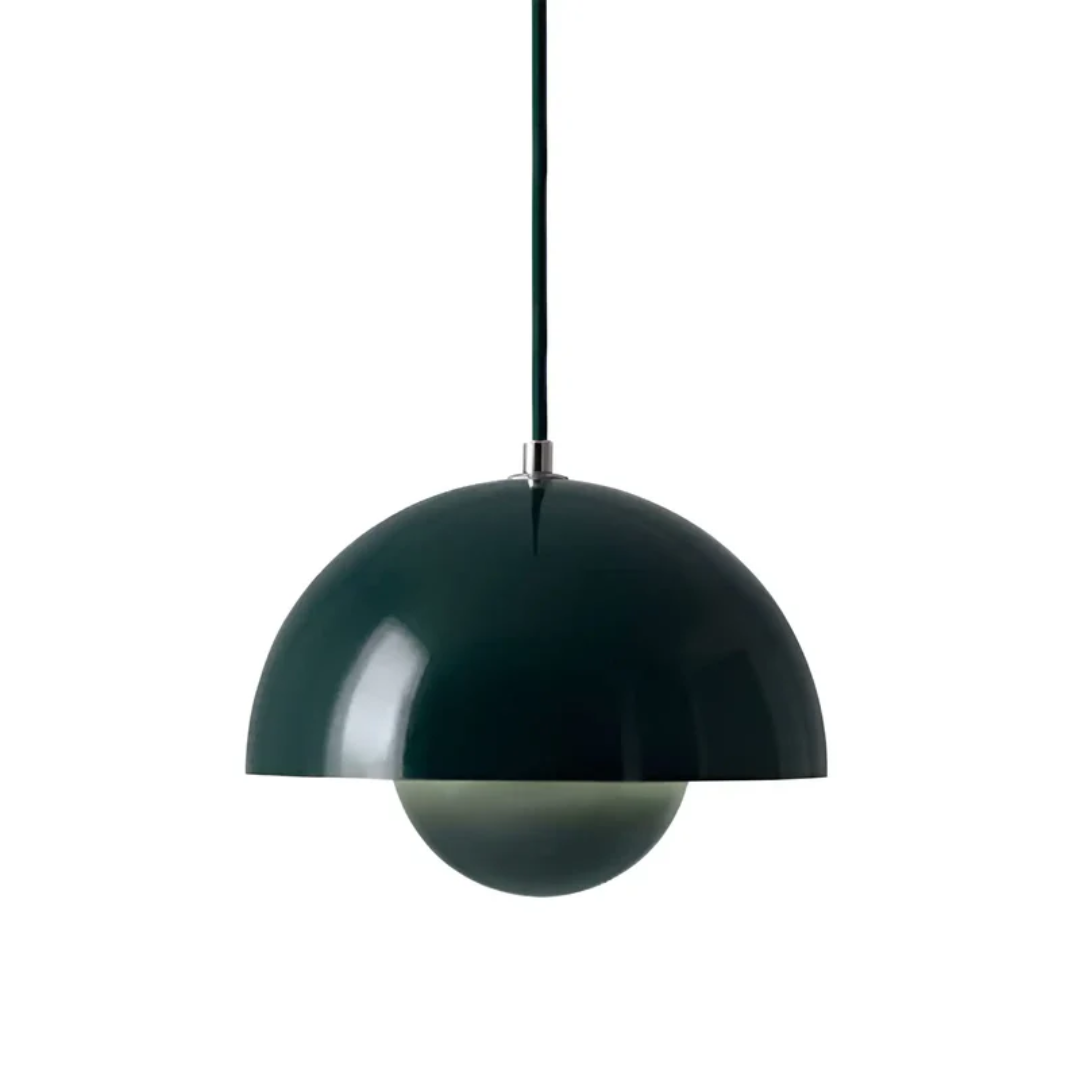 Dunkelgrüne Pendelleuchte, runder Metallschirm, modernes Design, Innenbeleuchtung.
