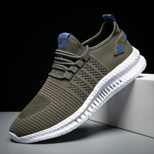 Olivgrüner Sportschuh mit weißer Sohle, atmungsaktives Mesh, Herren Sneaker, modisch.