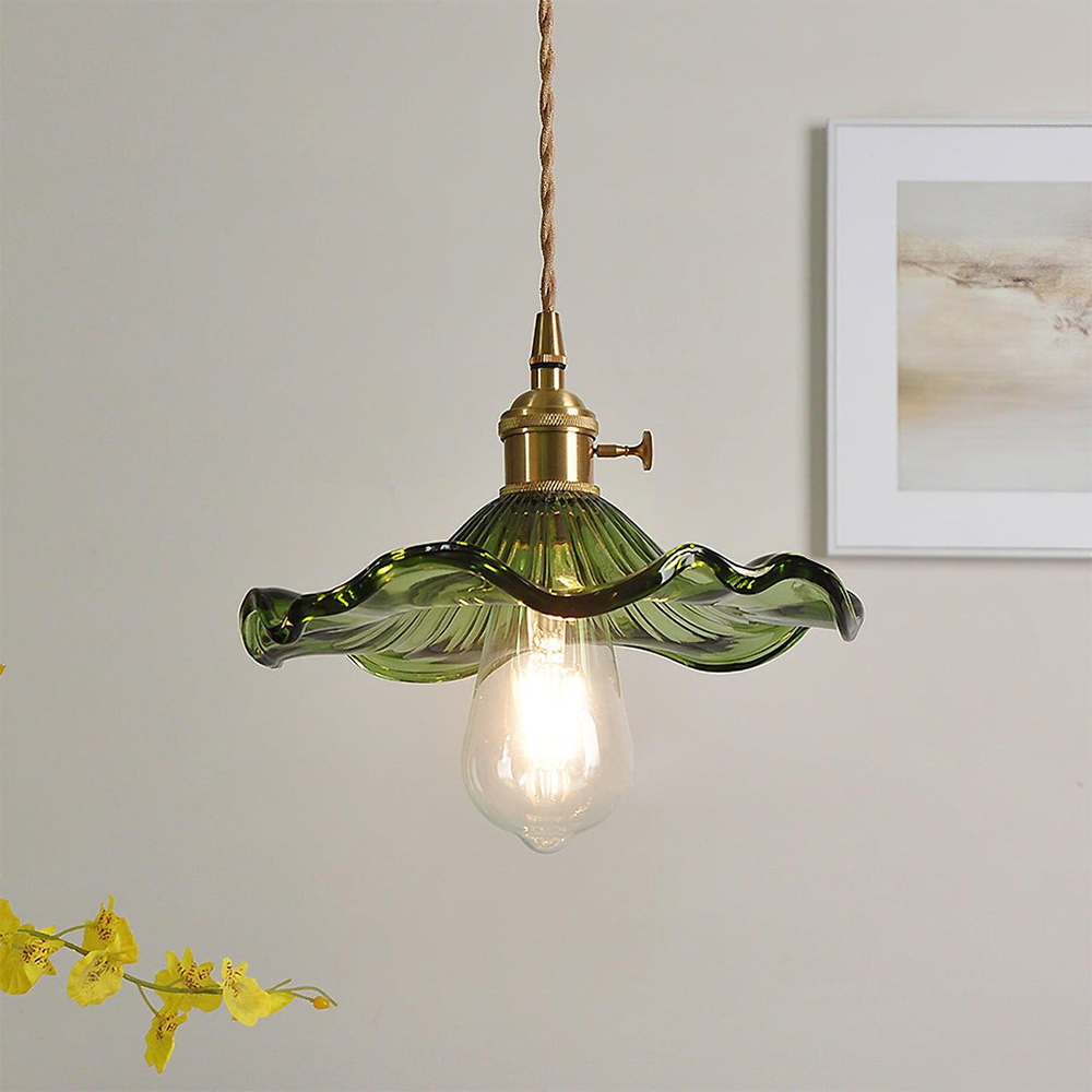 Grüne Glas-Pendelleuchte mit Vintage-Design, E27-Fassung, ideal für Wohnzimmerbeleuchtung.
