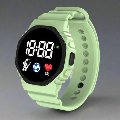 Grüne Smartwatch mit digitaler Anzeige, Sport-Icons, Herzfrequenzmesser, Silikonarmband.