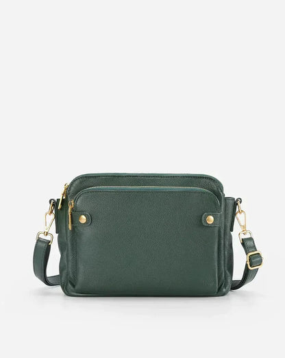 Grüne Leder-Crossbody-Tasche mit goldenen Details, verstellbarem Riemen, modisch und elegant.