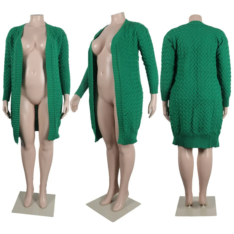 Grüner Strick-Cardigan Damen, lang, Zopfmuster, offene Front, Herbstmode, elegant.