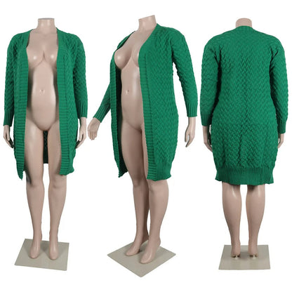 Grüner Strick-Cardigan Damen, lang, Zopfmuster, offene Front, Herbstmode, elegant.