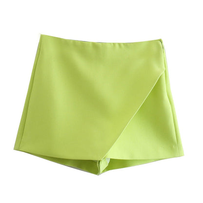 Grüner Damenrock, asymmetrisch, Minirock, Sommermode, elegantes Design, Freizeitkleidung.