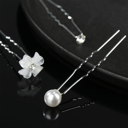 Silberne Haarnadeln mit Perle und Blume, eleganter Haarschmuck für Hochzeiten.