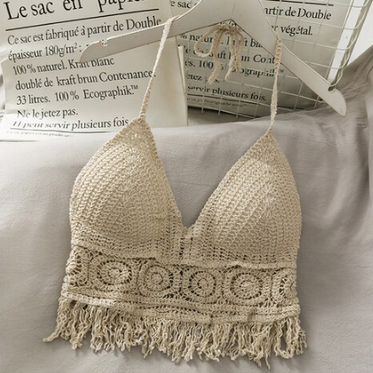 Beiger gehäkelter Boho-Bikini-Top mit Fransen, Damenmode, Sommerkleidung, Strandbekleidung.